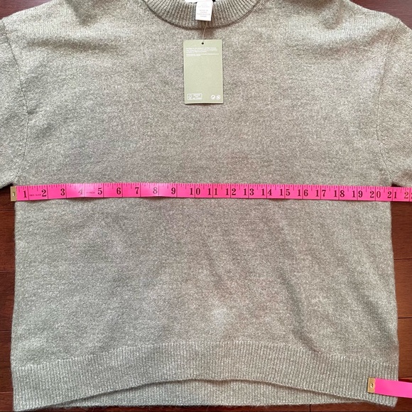H&M Recycled Polyester Ladies’ Fine-Knit Sweater in Light Green Melange, Size S - Picture 4 of 9